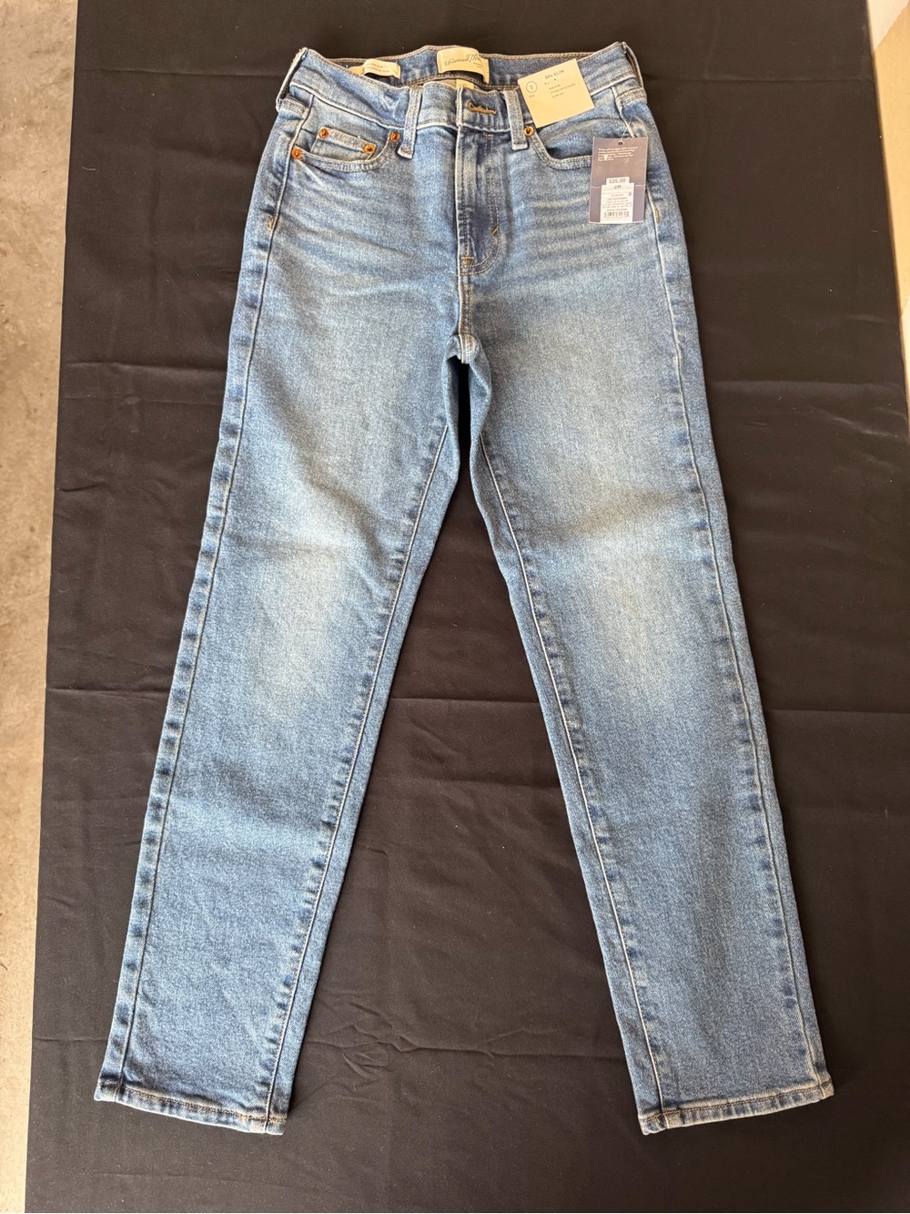 Universal Thread Womens 80s Slim Jeans Mid Rise Light Wash Denim NWT